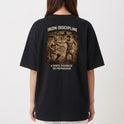 Camiseta com estampa traseira de dois pugilistas romanos em combate cercados por ruínas e texto "IRON DISCIPLINE A SORTE FAVORECE OS PREPARADOS".