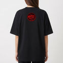 Camiseta com estampa frontal de "pressagio" em fonte estilizada e estampa traseira de círculo com "Maffie Records" no centro, ambos com aparência desgastada.