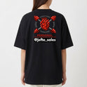Camiseta com estampa frontal de coração entre halteres com "PERSONAL @jefte_sales" e estampa traseira ampliada do mesmo design detalhado.