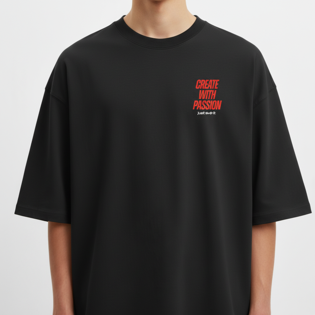 Camiseta com estampa frontal de "CREATE WITH PASSION" e texto de apoio menor, e estampa traseira elaborada de "CREATE WITH PASSION" e "Be Consistent".