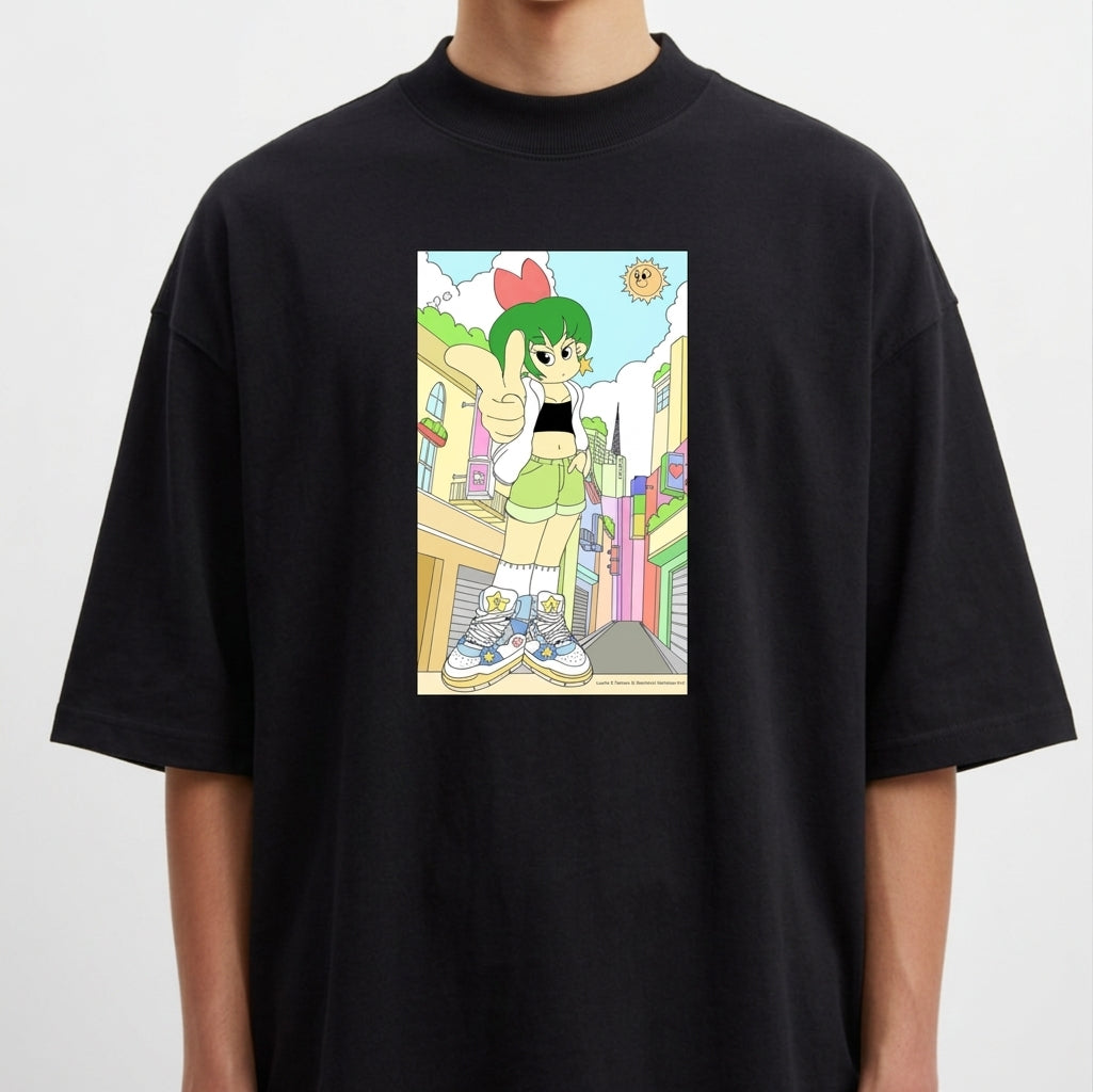 Camiseta com estampa frontal de personagem estilizada com cabelos verdes e roupas modernas em uma rua urbana colorida, com sol expressivo ao fundo.
