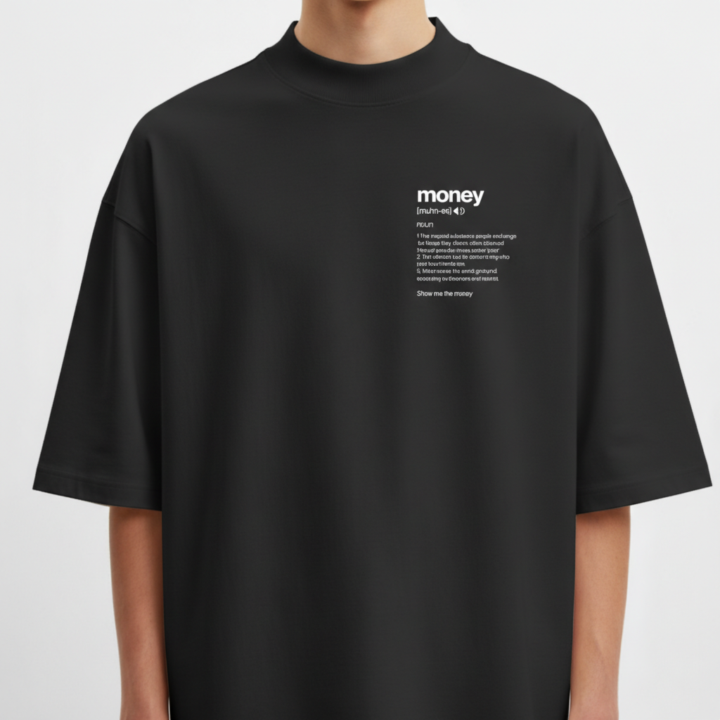 Camiseta com estampa frontal de texto "money" em fonte grande, acompanhado de definição em inglês detalhada e frase "Show me the money" na parte inferior.