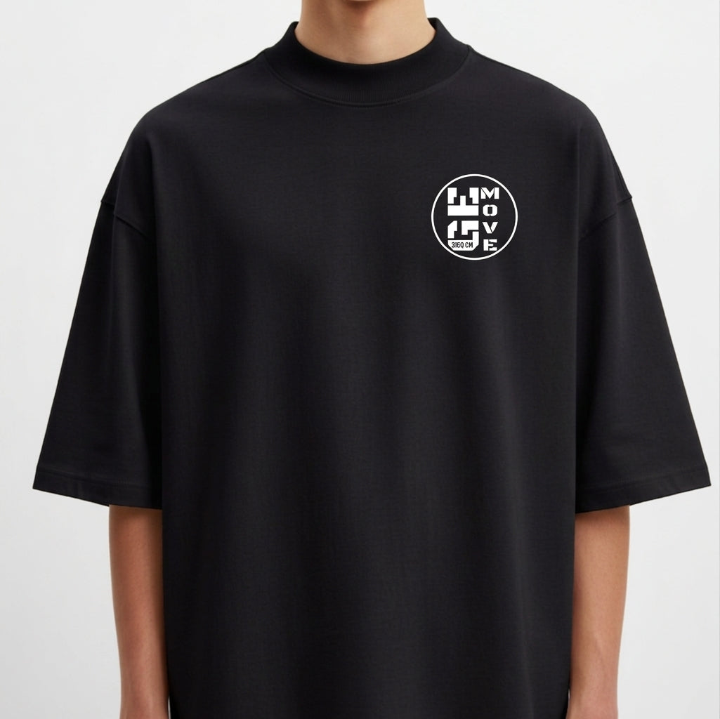 Camiseta com estampa frontal de círculo com letras geométricas e estampa traseira de texto central grande "AVIVA JOVEM" com chamas e referência bíblica.