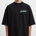 Camiseta com estampa frontal de tipografia estilizada "Lunova" e estampa traseira de panda guerreiro com espada e fundo splash detalhado.