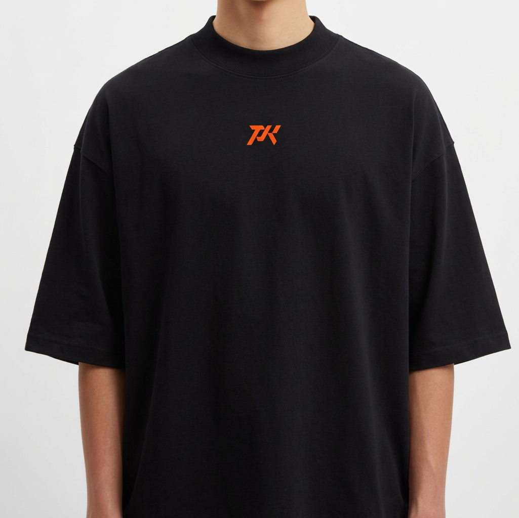 Camiseta com estampa frontal de letras estilizadas e estampa traseira de personagem musculoso em pose de poder acompanhado da frase "PARKER SQUAD".