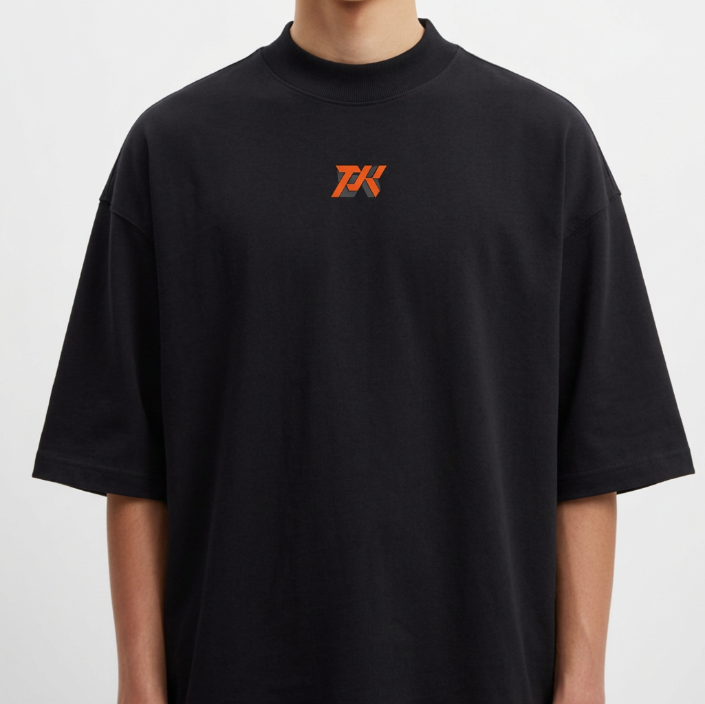 Camiseta com estampa frontal de letras estilizadas e estampa traseira de personagem musculoso flexionando, acompanhado das palavras "Parker Squad".