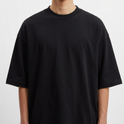 Camiseta sem estampa.