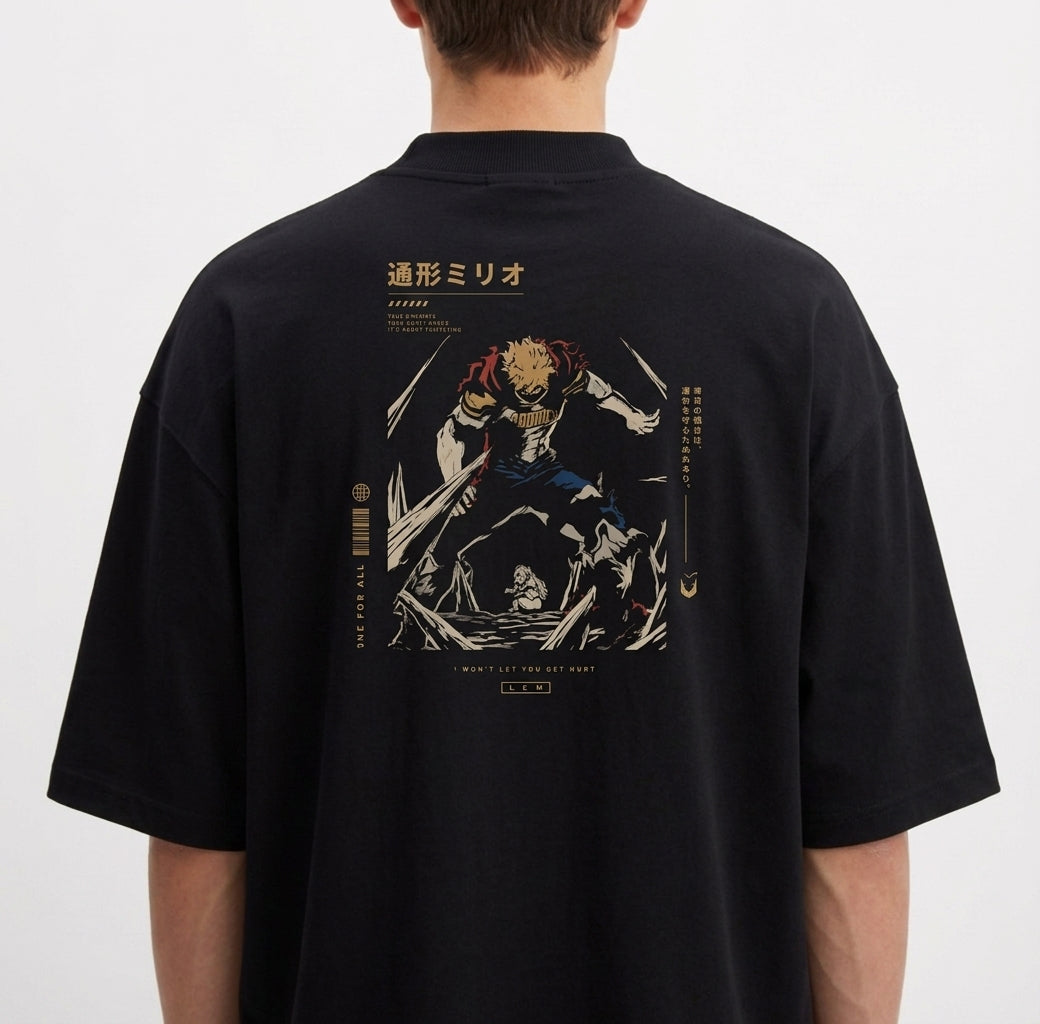 Camiseta com estampa frontal de símbolo estilizado minimalista e estampa traseira de personagem em pose dinâmica cercado por textos e gráficos detalhados.