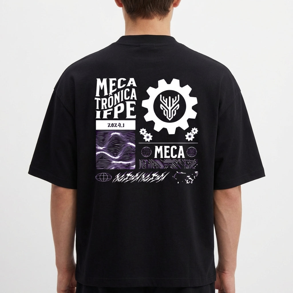 Camiseta com estampa frontal de logo e texto do Instituto Federal Campus Caruaru e estampa traseira de engrenagem, texto "Mecatrônica IFPE" e elementos gráficos.