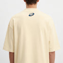 Moletom com estampa frontal de coração anatômico com texto estilizado "A MINHA GRAÇA TE BASTA" e estampa traseira de logotipo "HOPE Surf" em pequeno destaque.