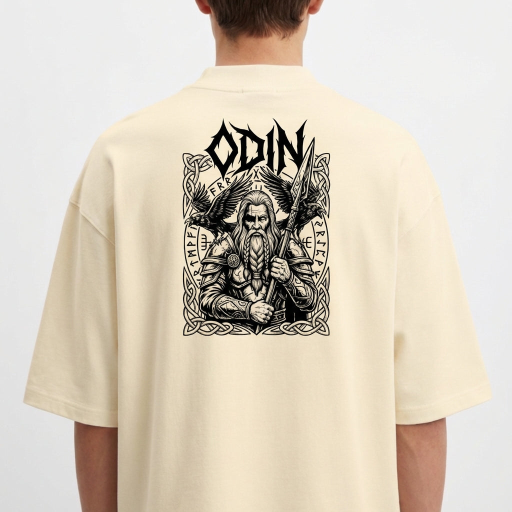 Camiseta com estampa frontal de logotipo com texto "Serbia" em destaque e estampa traseira apresentando ilustração de Odin com detalhes vikings elaborados.