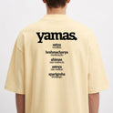 Camiseta com estampa frontal de "ahimsa. não violência" e estampa traseira de "yamas. satya verdade, brahmacharya moderação, ahimsa não violência, asteya não roubar, aparigraha desapego".