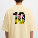 Camiseta com estampa traseira de jogador fazendo gestos com as mãos, dentro do número 10, rodeada por sete estrelas e nome estilizado na parte superior.