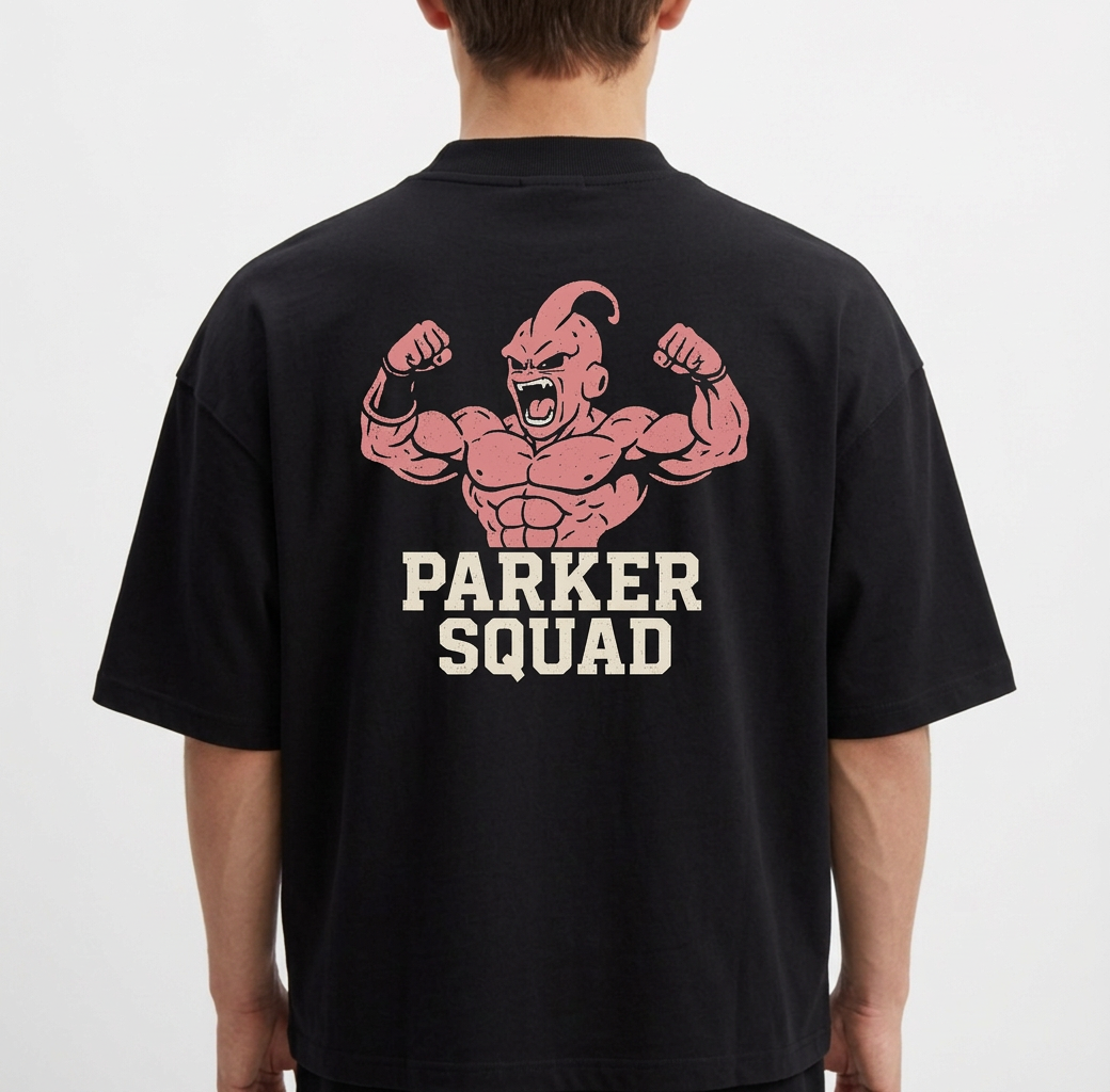 Camiseta com estampa frontal de logotipo estilizado com letras e estampa traseira de personagem musculoso flexionando, acompanhado do texto "Parker Squad".