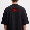 Camiseta com estampa frontal de "pressagio" em fonte estilizada e estampa traseira de círculo com "Maffie Records" no centro, ambos com aparência desgastada.