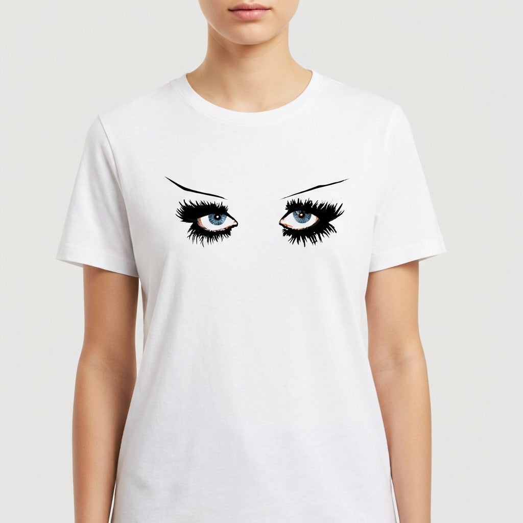 Camiseta com estampa frontal de olhos expressivos detalhados com cílios marcantes e estampa traseira de texto estilizado "CHAPPELL ROAN".