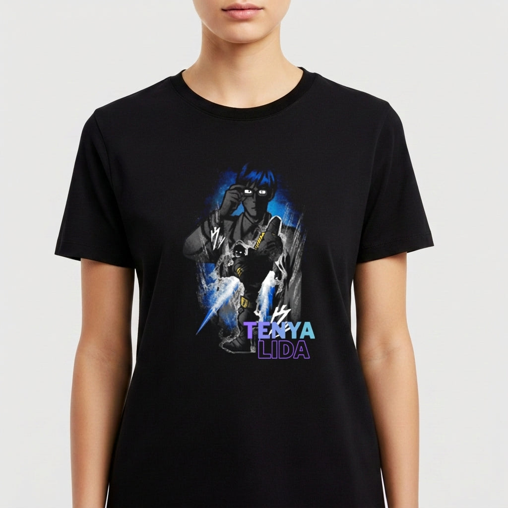 Camiseta com estampa frontal de personagem estilizado em ação, com detalhes elétricos e nome “Tenya Iida” em diversas fontes abaixo.