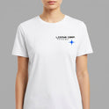 Camiseta com estampa frontal de "Lizzye Corp." em letras estilizadas e símbolo estelar acompanhada de caracteres japoneses, e estampa traseira replicando o logo com maior destaque.