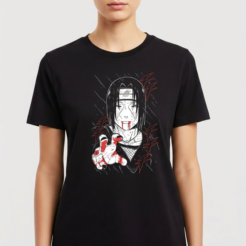 Camiseta com estampa frontal de personagem de anime com cabelo longo, expressão séria e sangue nas mãos, cercado por linhas diagonais e detalhes vermelhos.