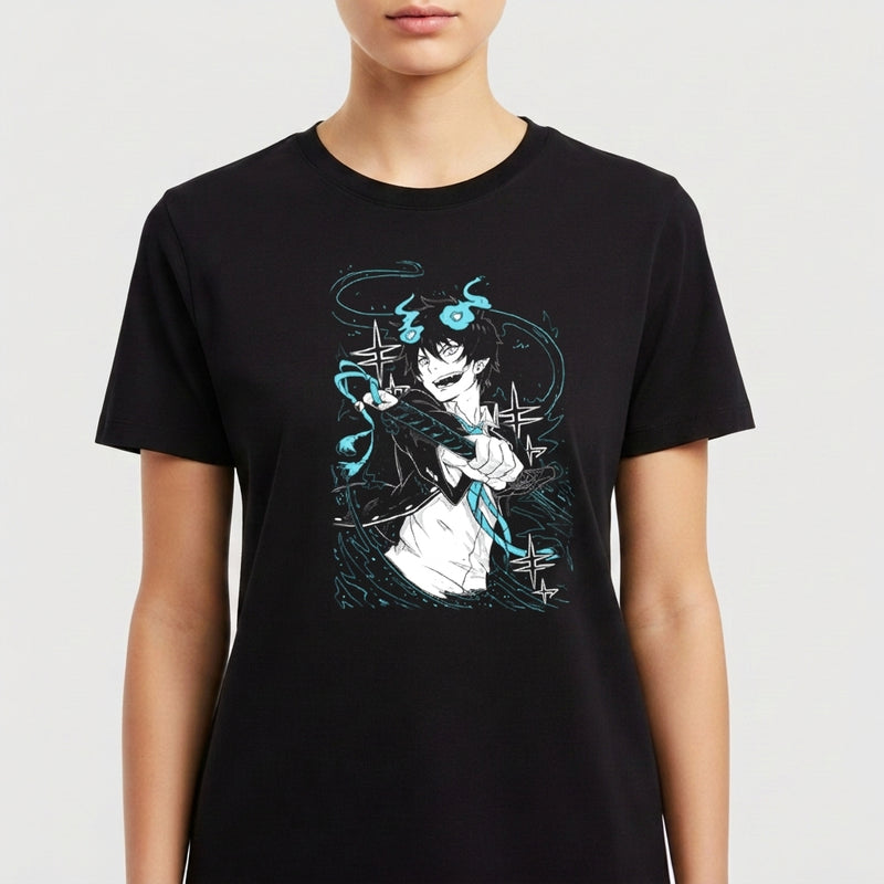 Camiseta com estampa frontal de personagem estilizado em ação, rodeado por elementos gráficos dinâmicos e energia fluindo, destacando sua postura confiante.