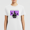 Camiseta com estampa frontal de figura religiosa centralizada, pássaros em voo, arame farpado acima, texto "MOTHER" em destaque e "SALVE RAINHA" abaixo.