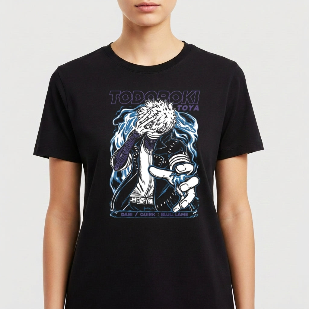 Camiseta com estampa frontal de personagem segurando a cabeça, rodeado por chamas estilizadas, com detalhes de jaqueta e texto "Todoroki Toya".