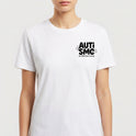 Camiseta com estampa frontal de "AUTISMO" acompanhado de mãos e frase "Ser diferente é normal" e estampa traseira de peças de quebra-cabeça com "O QUE NOS CONECTA É O amor".