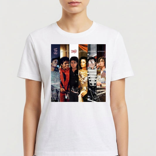 Camiseta com estampa frontal de colagem de imagens retratando várias fases de um artista, com álbuns icônicos e poses distintas em sequência.