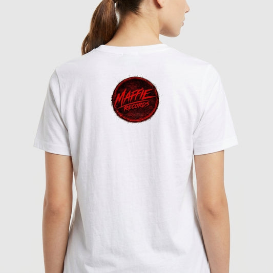 Camiseta com estampa frontal de texto estilizado "presságio" em fonte gótica e estampa traseira de círculo com inscrição "Maffie Records" em estilo artístico.