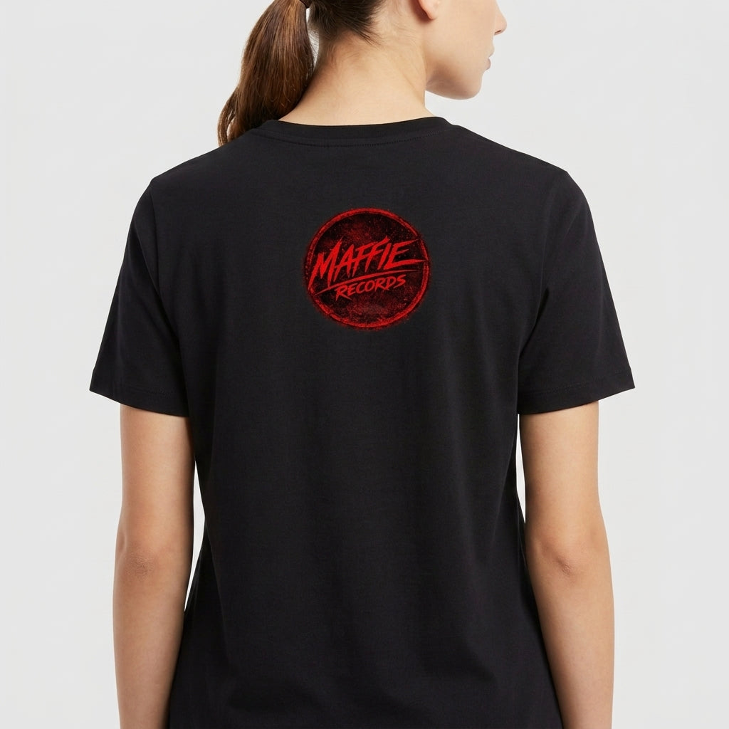 Camiseta com estampa frontal de palavra estilizada "pressagio" e estampa traseira de um círculo contendo o texto "Maffie Records" em fonte marcante.