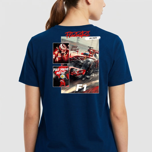 Camiseta com estampa traseira de cena de corrida F1, incluindo piloto, carro em ação, escrita "Ferrari", "Speed Master" e "Race Addict".
