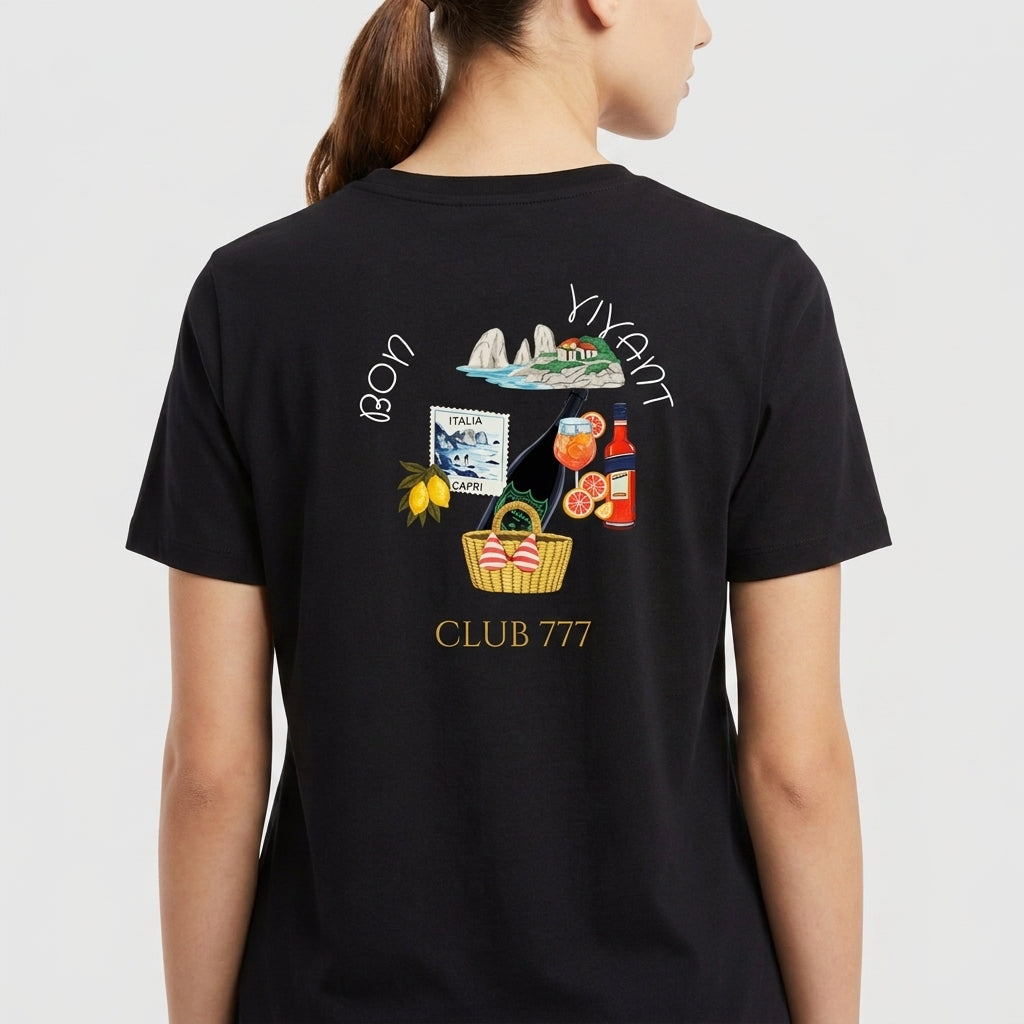 Camiseta com estampa frontal de texto inclinada "D' Lorenzi" e estampa traseira de elementos italianos, bebidas, frutas e texto "Bon Vivant Club 777".