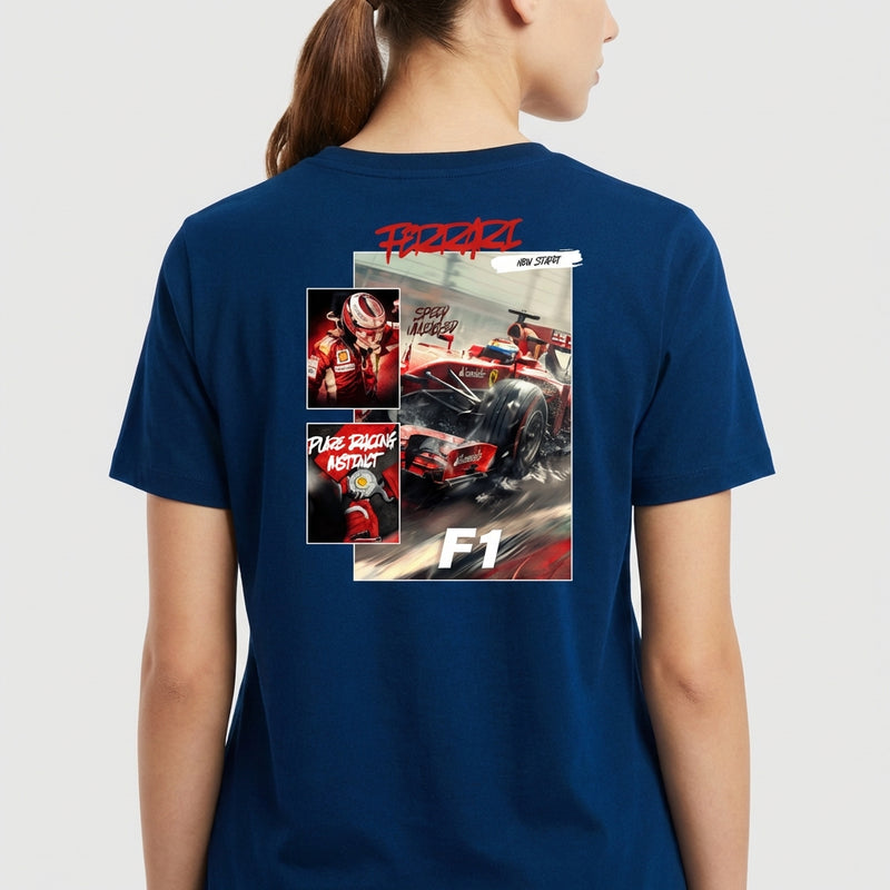 Camiseta com estampa traseira de corrida de F1, incluindo piloto, carro em alta velocidade, logotipo da Ferrari e textos "Speed Master" e "Pure Racing Instinct".