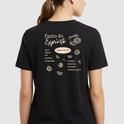 Camiseta com estampa frontal de limão desenhado em traços finos, e estampa traseira de citação "Fruto do Espírito" com limões e elementos escritos.