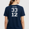 Camiseta com estampa frontal de texto "Feliz a nação cujo Deus é o Senhor" acima de um símbolo nacional e estampa traseira de "Salmos 33 12".