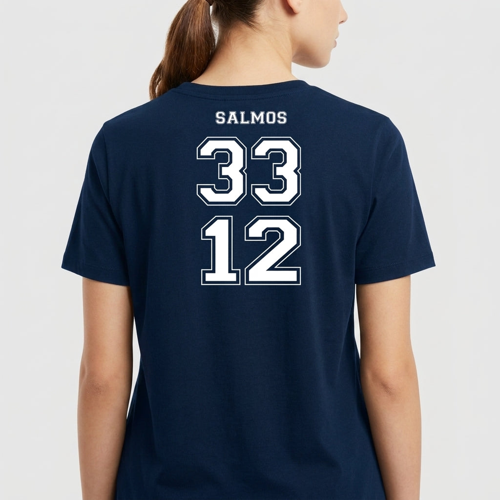 Camiseta com estampa frontal de texto "Feliz a nação cujo Deus é o Senhor" acima de um símbolo nacional e estampa traseira de "Salmos 33 12".
