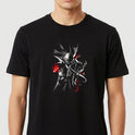 Camiseta com estampa frontal de um herói em pose dinâmica, destacando detalhes vívidos em vermelho com traços sombreados, conferindo profundidade ao design.