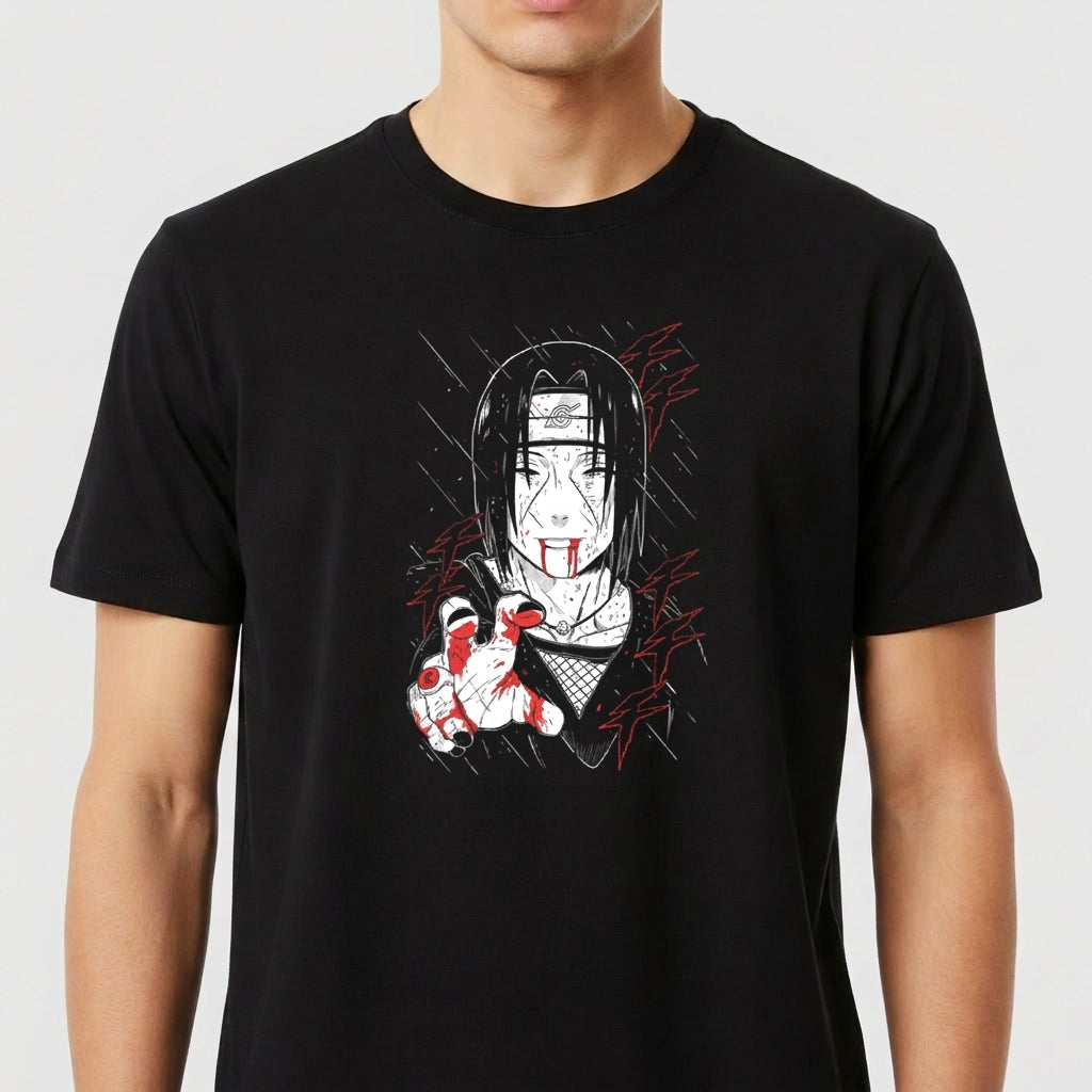 Camiseta com estampa frontal de personagem de anime com cabelo longo, expressão séria e sangue nas mãos, cercado por linhas diagonais e detalhes vermelhos.