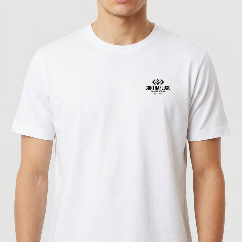 Camiseta com estampa frontal de "Contrafluxo" e flechas estilizadas, e estampa traseira circular com "Contrafluxo", flechas e "Comida de Rua - Desde 2026".