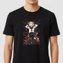 Camiseta com estampa frontal de uma figura estilizada com cabelo curto e expressão confiante, rodeada de elementos gráficos em linhas diagonais e formas abstratas.