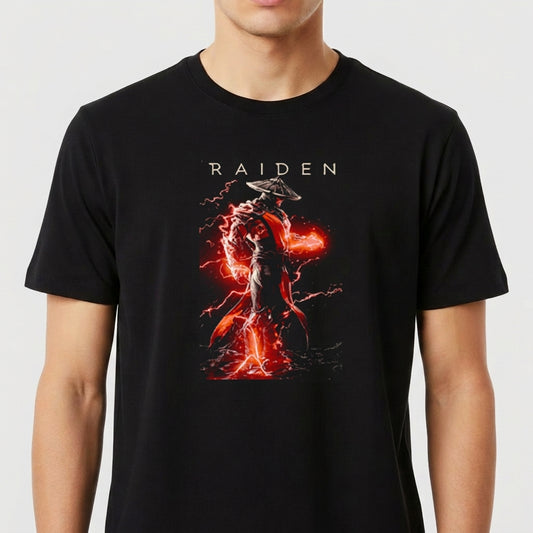 Camiseta com estampa frontal de um guerreiro em pose poderosa rodeado por raios e energia luminosa, com o nome "RAIDEN" acima da imagem.