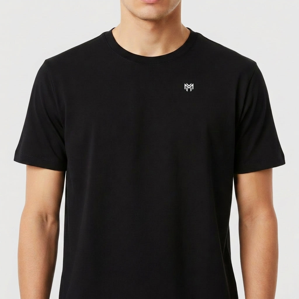 Camiseta com estampa frontal de um símbolo estilizado minimalista.