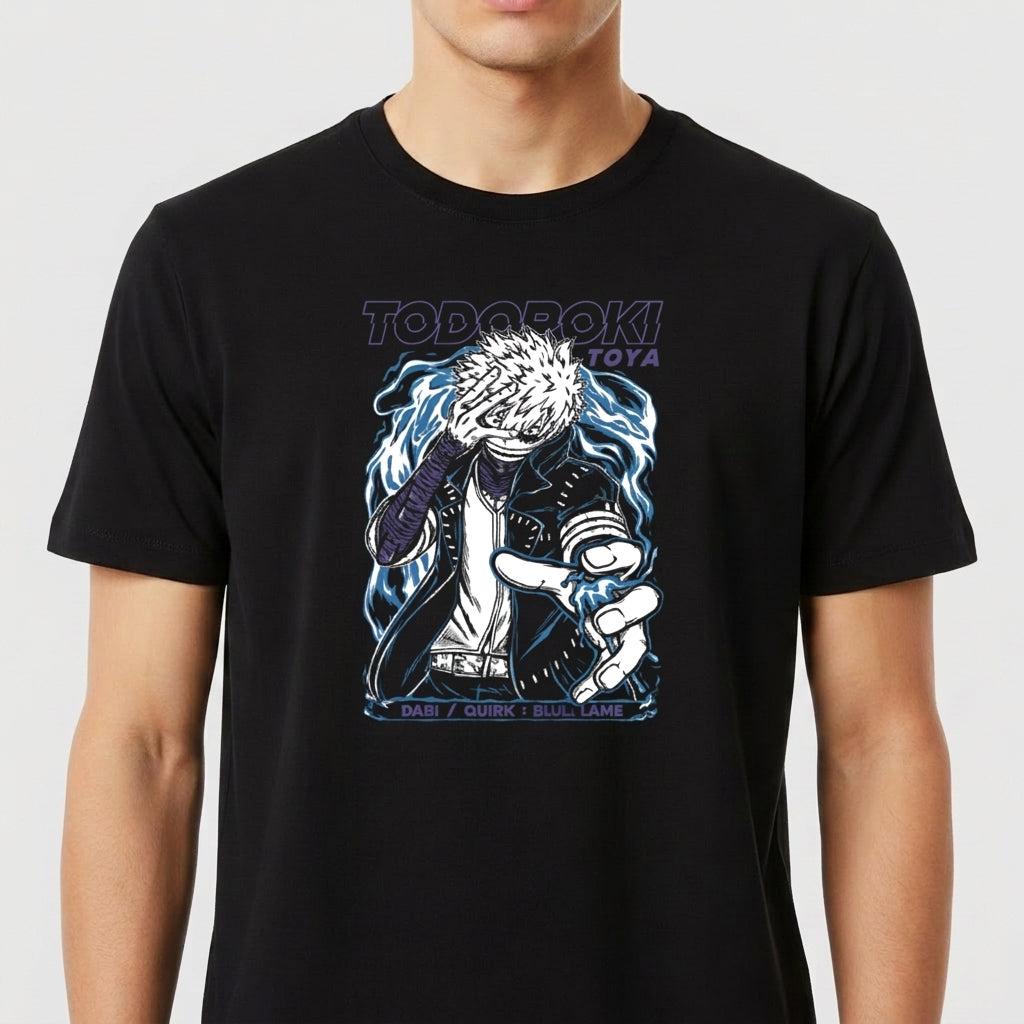 Camiseta com estampa frontal de personagem segurando a cabeça, rodeado por chamas estilizadas, com detalhes de jaqueta e texto 