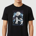 Camiseta com estampa frontal de personagem segurando a cabeça, rodeado por chamas estilizadas, com detalhes de jaqueta e texto "Todoroki Toya".