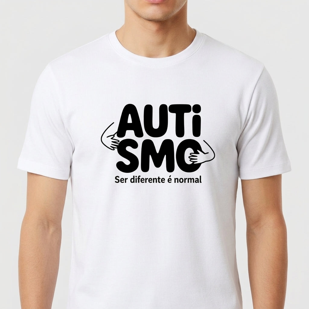 Camiseta com estampa frontal de mãos envolvendo a palavra "AUTISMO" e a frase "Ser diferente é normal" e estampa traseira de texto "Acalmarsi".