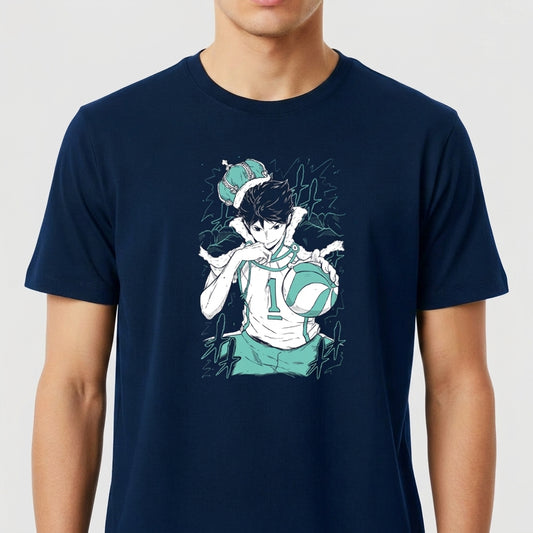 Camiseta com estampa frontal de jogador de vôlei segurando bola, com expressão concentrada, usando uniforme esportivo e uma coroa estilizada na cabeça.