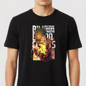 Camiseta com estampa frontal de personagem de anime em pose dinâmica, cercado por efeitos explosivos e inscrições estilizadas na área superior.