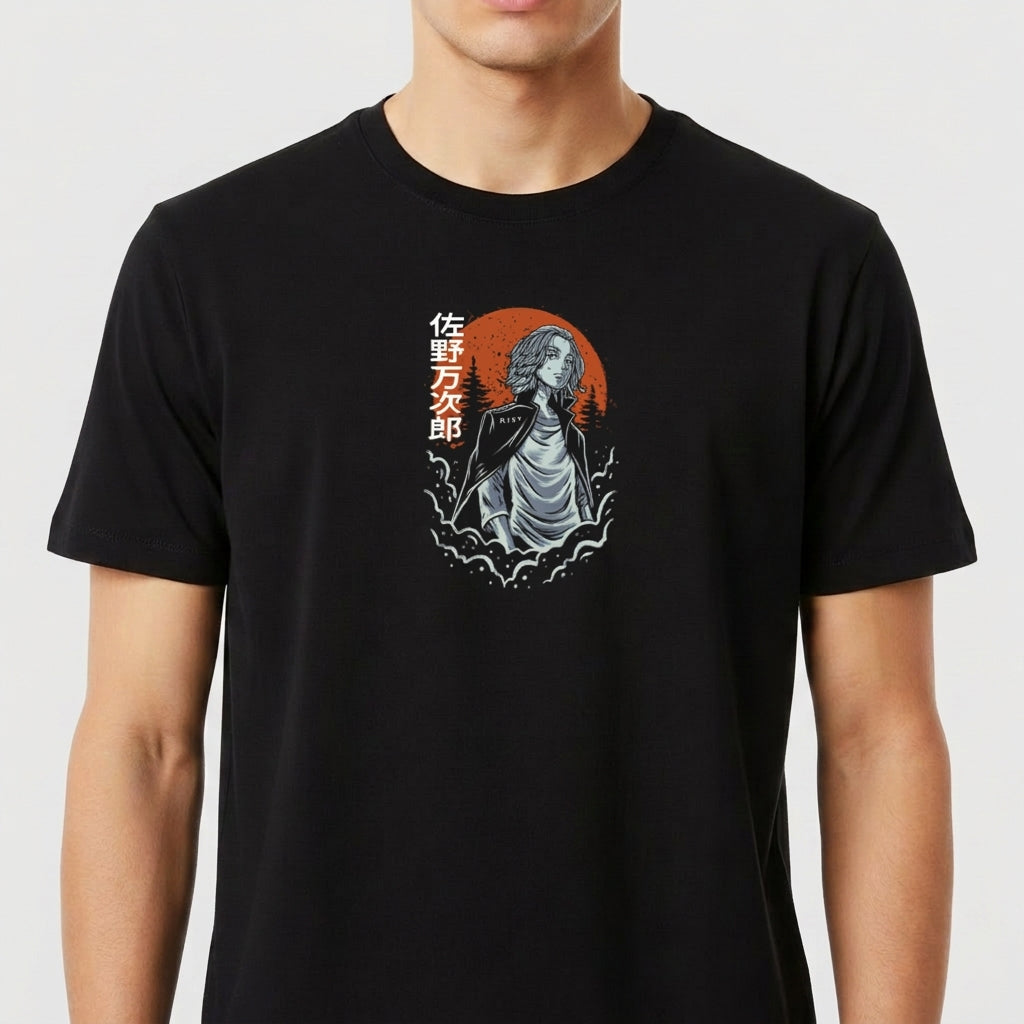 Camiseta com estampa frontal de um samurai retratado sobre um fundo de círculo solar, acompanhado por caracteres japoneses e ondas estilizadas em preto e branco.