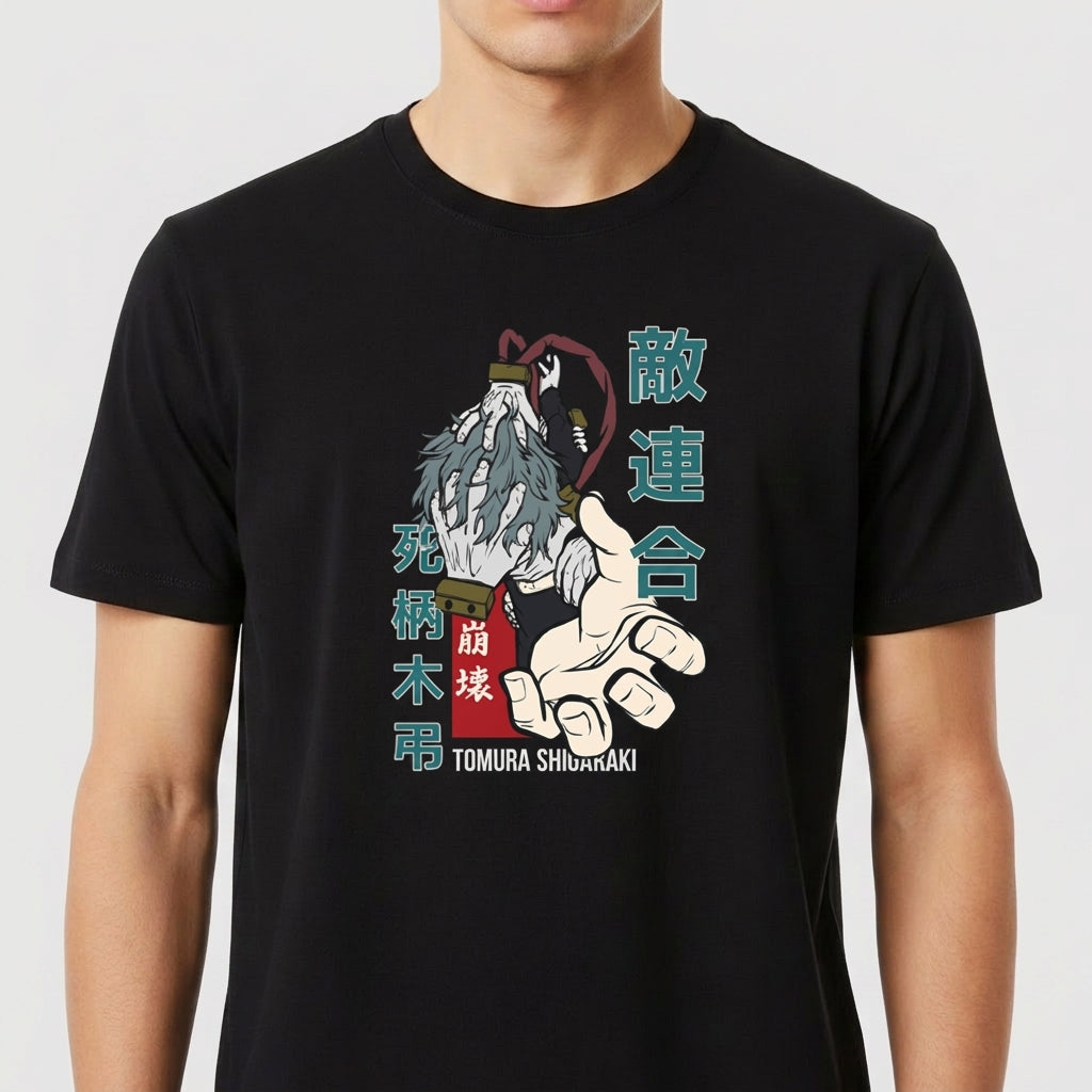 Camiseta com estampa frontal de uma figura com várias mãos, alguns caracteres japoneses e o nome 