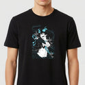 Camiseta com estampa frontal de personagem estilizado em ação, rodeado por elementos gráficos dinâmicos e energia fluindo, destacando sua postura confiante.